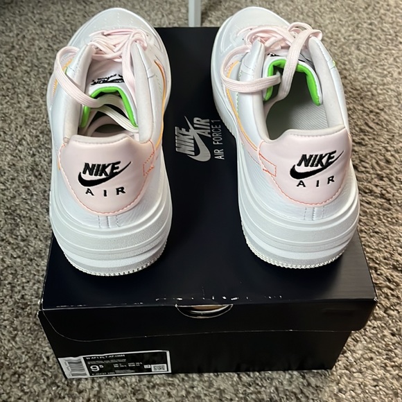 AF1 - Picture 2 of 6